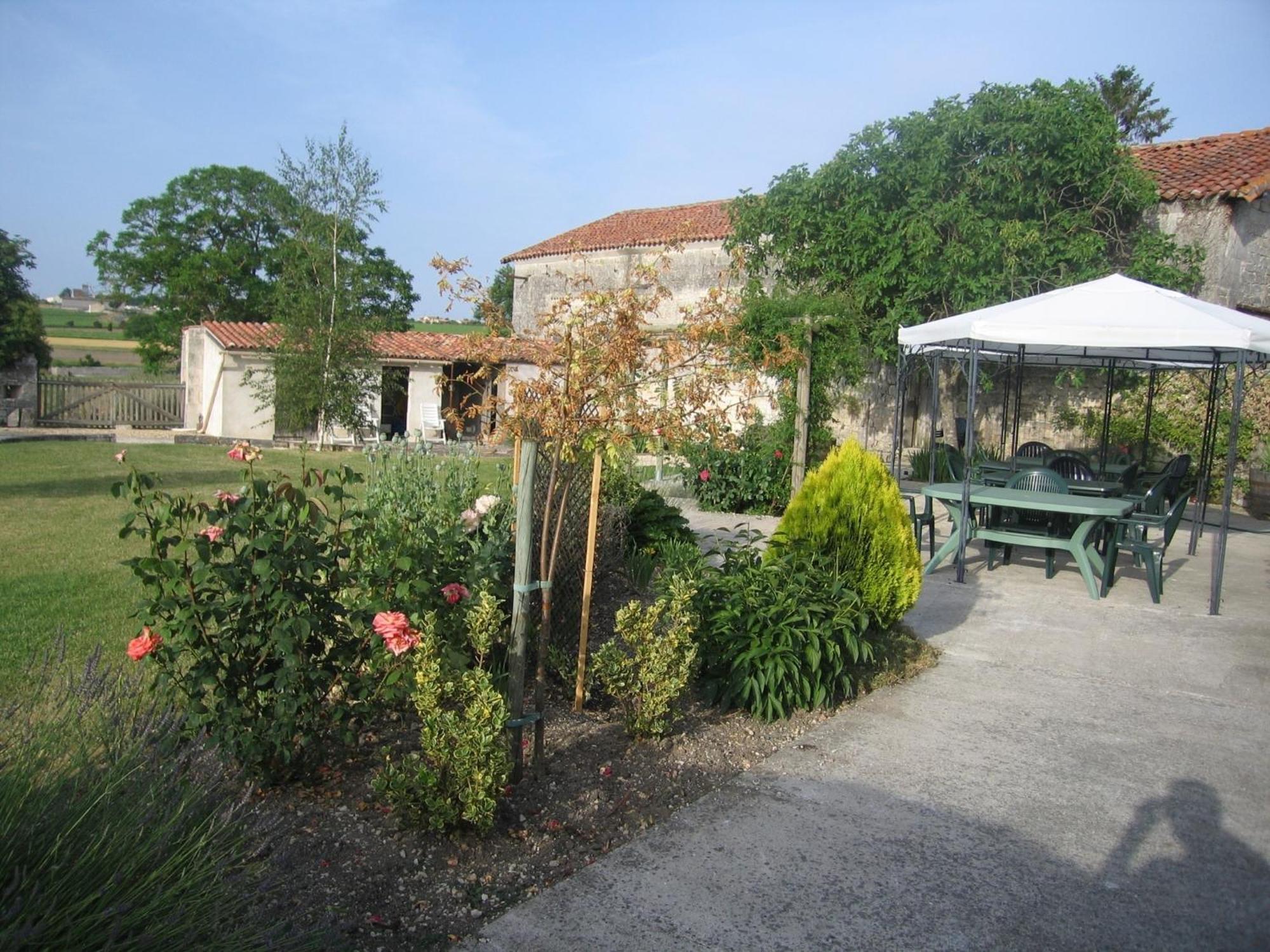 Bed and Breakfast La Cour des Cloches à Mainxe Extérieur photo